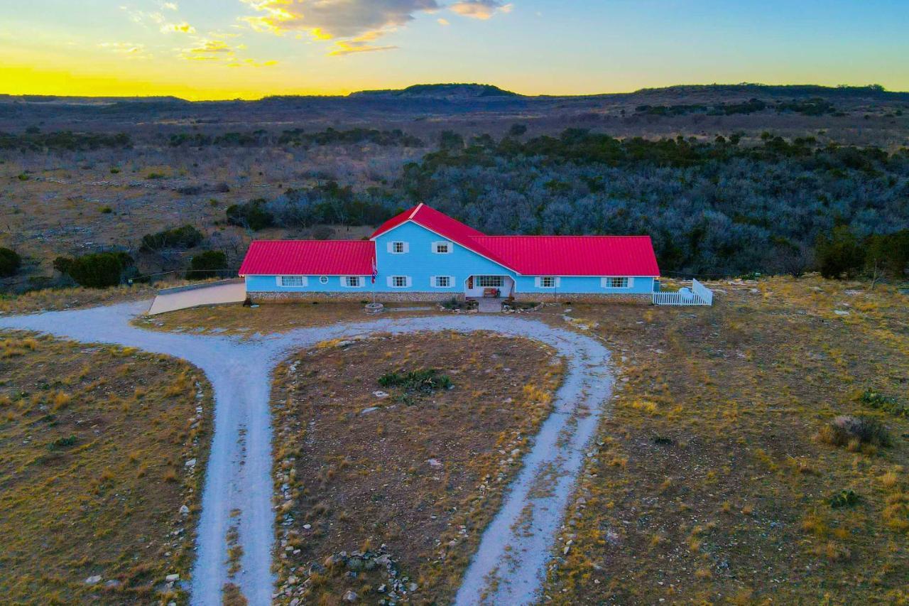 Spacious Getaway About 12 Acres, Views, And Hot Tub! Villa Strawn Exterior photo